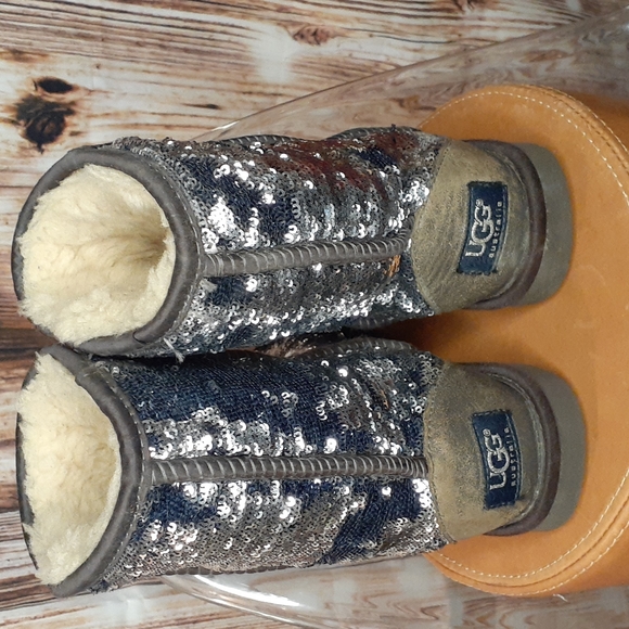 UGG - Picture 2 of 9